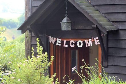 Cosy, traditional-style cottage - for two bedrooms see our other listing