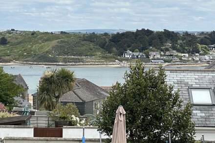 Modern house - 5 minute stroll to Padstow Harbour