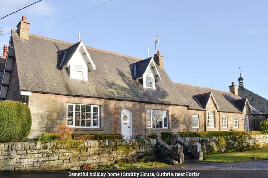 Stunning Historic Angus Cottage Next Door To Guthrie Castle And Ancient  Church