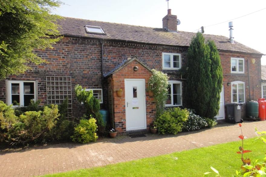 Delightful North Staffs Family Country Cottage