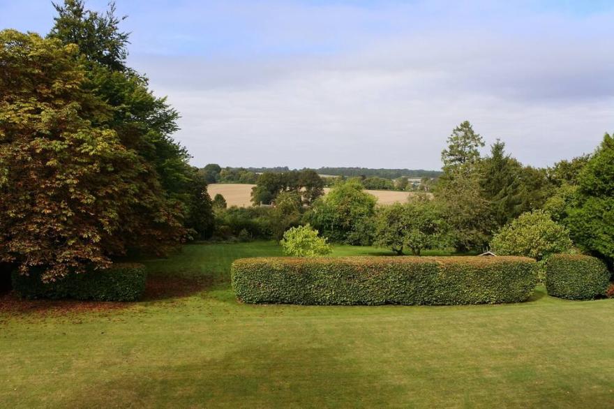 Comfortable Apartment With Country Views On Northern Edge Of Winchester