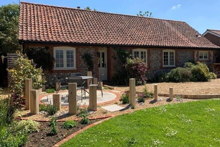 Charming Detached Cottage In Popular Coastal Village of Thornham