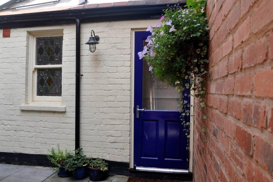 Immaculate Quiet Coach House In Garden, Birmingham