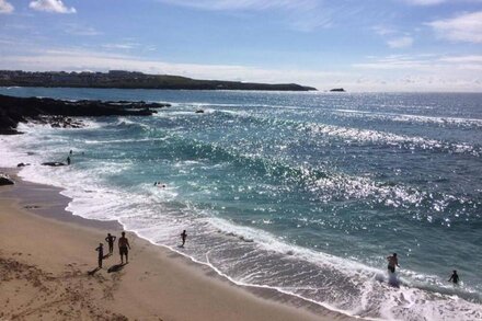 CONTEMPORARY GROUND FLOOR APT SLEEPS 4/2 BATHROOMS ONLY MINUTES TO FISTRAL BEACH