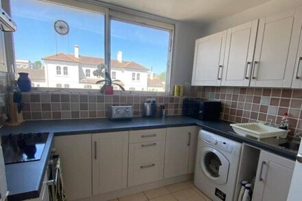 Bright & spacious one bedroom flat in central Hove