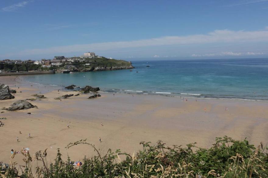 9 HEADLAND POINT, family friendly, country holiday cottage in Newquay