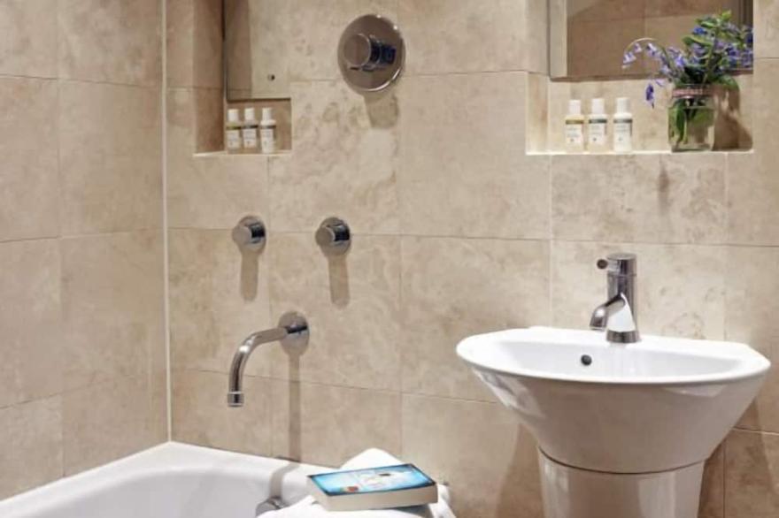Maristow- A generously sized, stylish end-of-terrace 4* Gold Devon holiday cottage,
