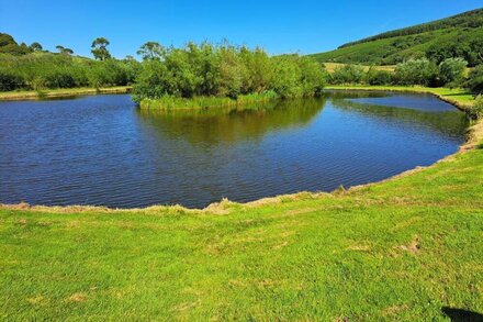 LLAIN FADARN, pet friendly, character holiday cottage in Nefyn