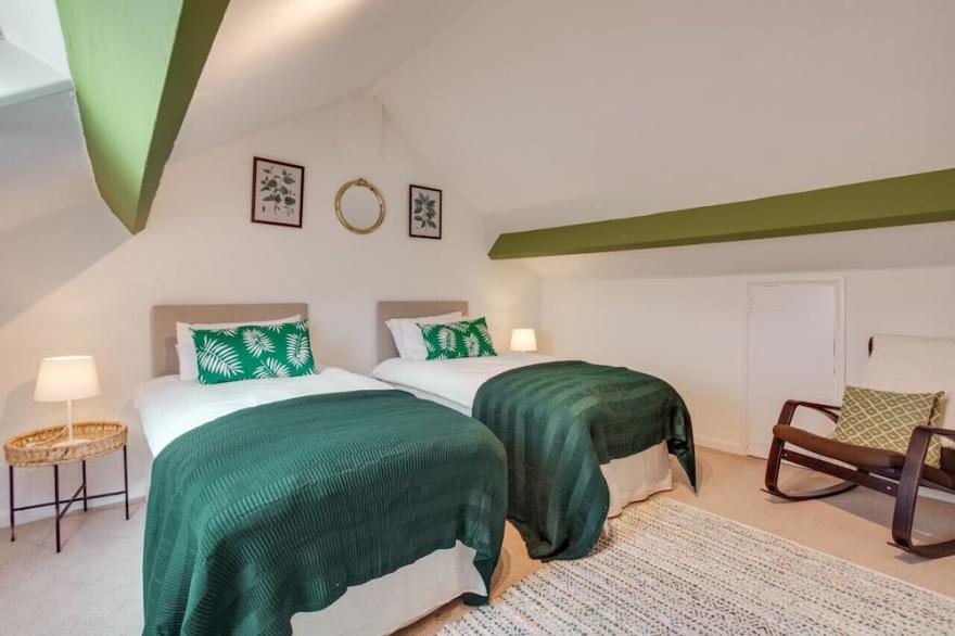 1 Rose Cottage - Three Bedroom House, Sleeps 5