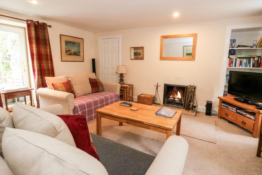 SPRINGWELLS, pet friendly, character holiday cottage in Dunkeld