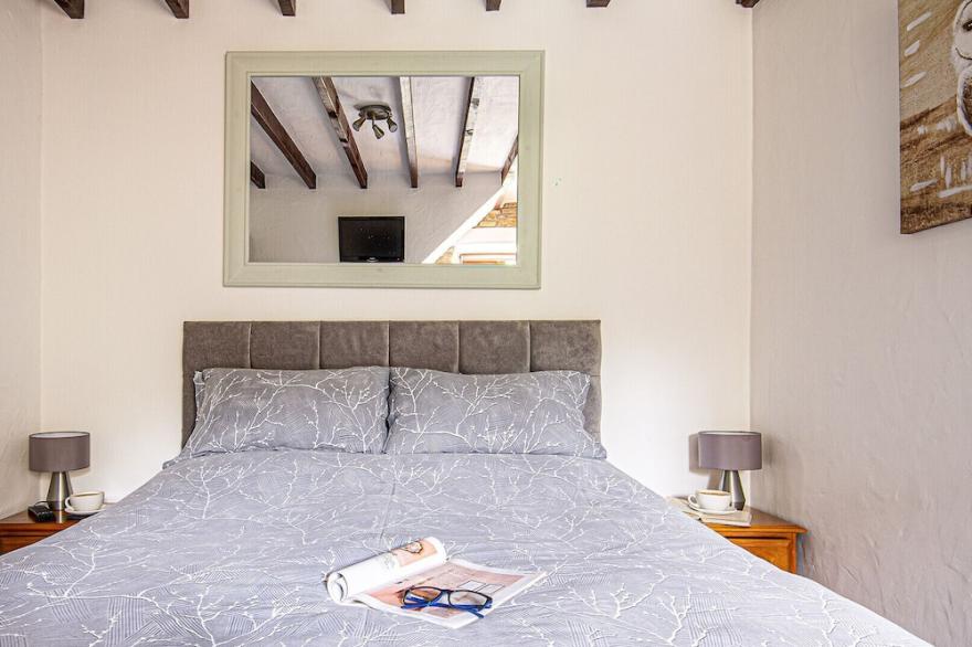 Rowan Cottage - sleeps 2 - Nr Looe and Polperro