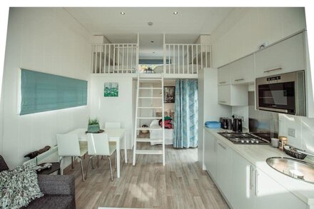 Lux Oceana -  a fishermans retreat that sleeps 5 guests  in 2 bedrooms