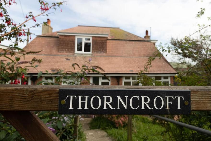 THORNCROFT, Pet Friendly, Country Holiday Cottage In West Bay