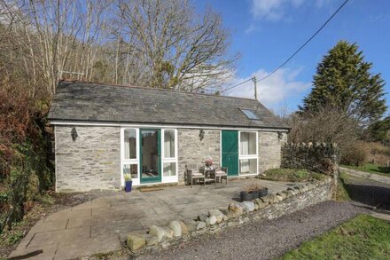 LLO BACH BACH, pet friendly, country holiday cottage in Abergele