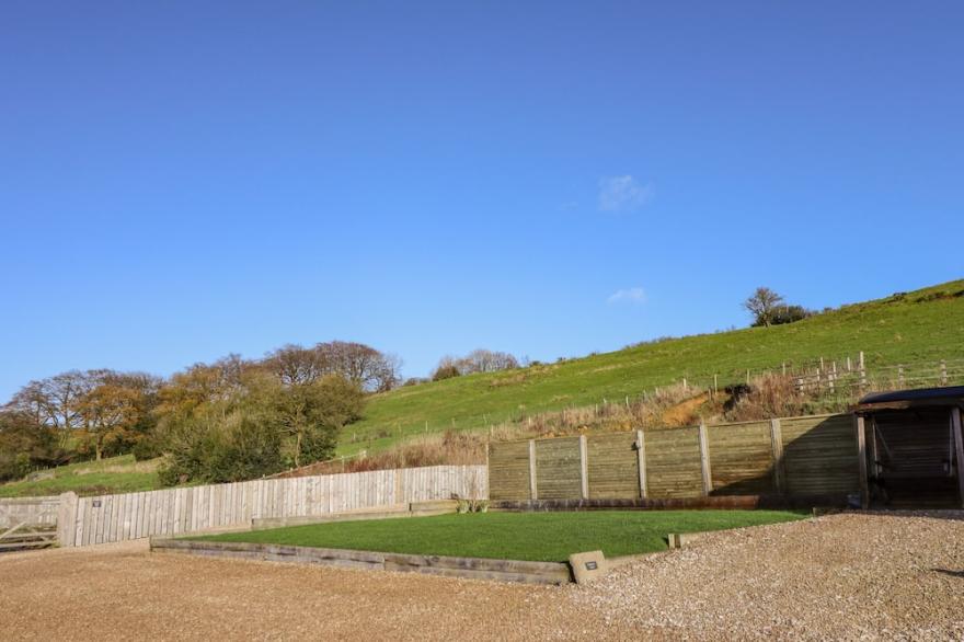 PASTURES BARN, pet friendly, luxury holiday cottage in Leek