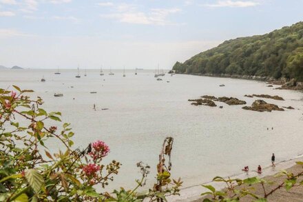 COUSHAM COTTAGE, pet friendly, with open fire in Kingsand And Cawsand