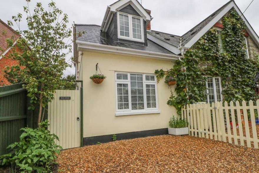 BEAU ANNEXE, Pet Friendly, Character Holiday Cottage In Ringwood