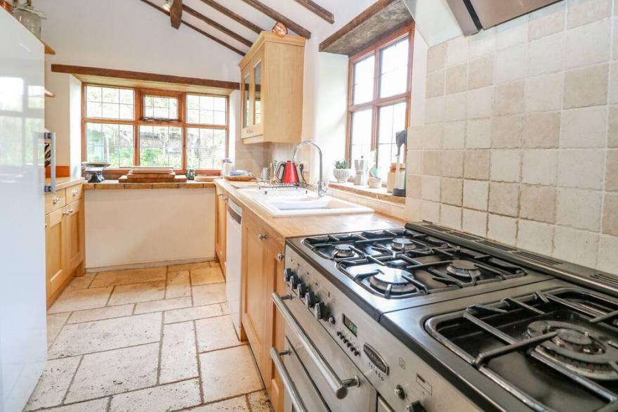 MANOR FARM HOUSE, Family Friendly, With Open Fire In Bacton