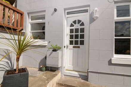 HARBOURSIDE COTTAGE, pet friendly in Torquay