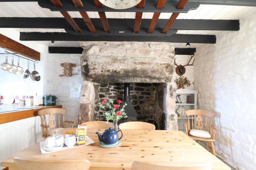 THE FARMHOUSE, family friendly, country holiday cottage in Pendeen