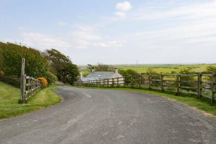 COTTAGE IN THE HILL, romantic, character holiday cottage in Silecroft