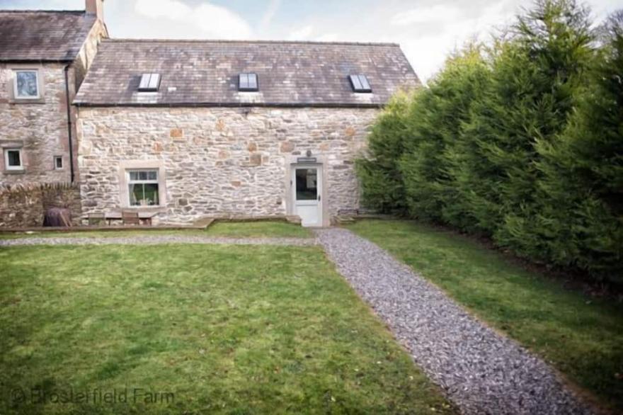 Shippon Cottage - sleeps 6 guests  in 3 bedrooms