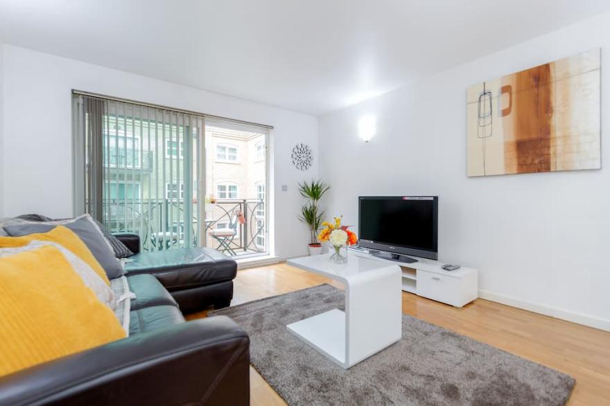 EXCEL LOCATION  TWO BEDROOMS 2 BATHS  SLEEPS UP TO 8 People
