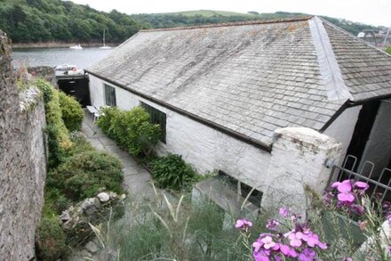 Seasteps, a spacious town house in a waterside location located on the river fowey