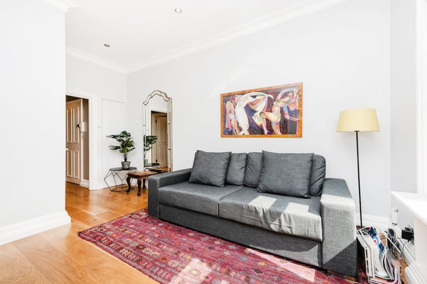 Beautiful & Comfy two bedroom apartment in Notting Hill