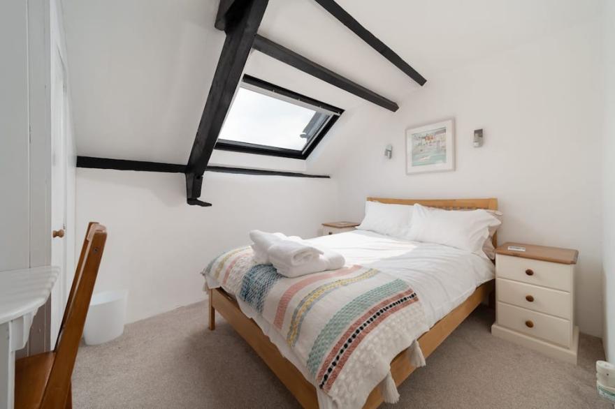 Swallow Cottage - Sleeps 4 with a pool & games room