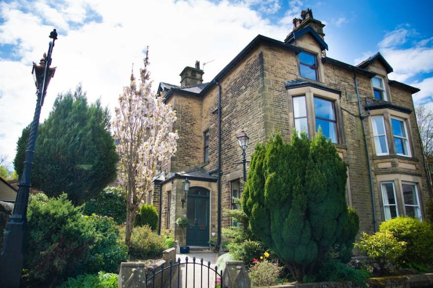 Large 7 Bed House In The Centre Of Buxton - Large Communal Areas