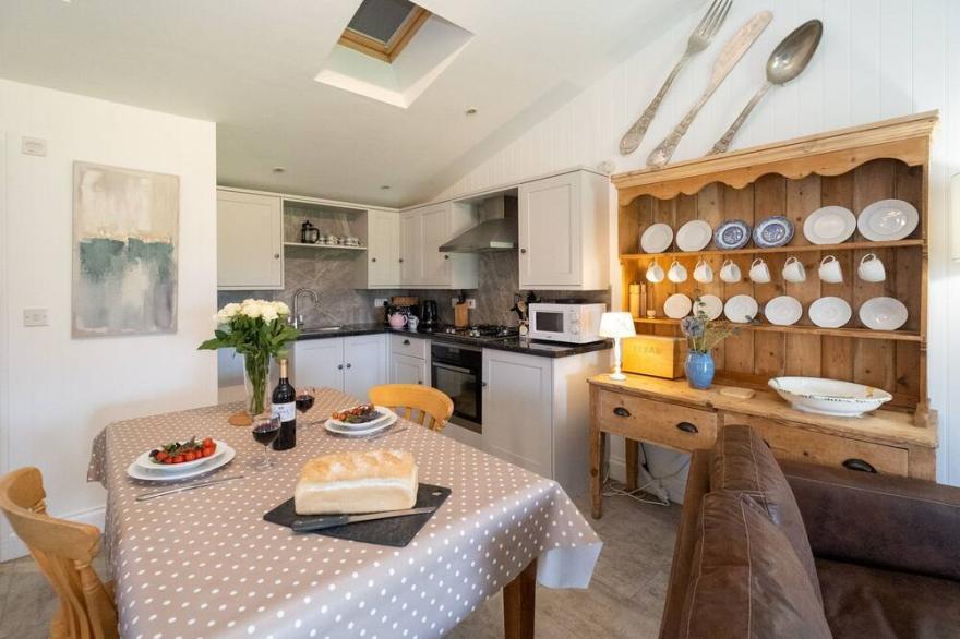 East Green Farm Cottage - Studio Barn - sleeps 2 guests  in 1 bedroom