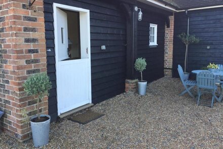 Peaceful rural detached cottage near Rye.