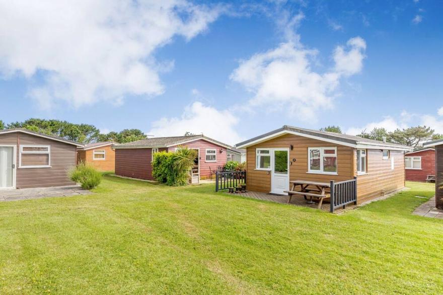 172 ATLANTIC BAYS, family friendly, with a garden in St Merryn