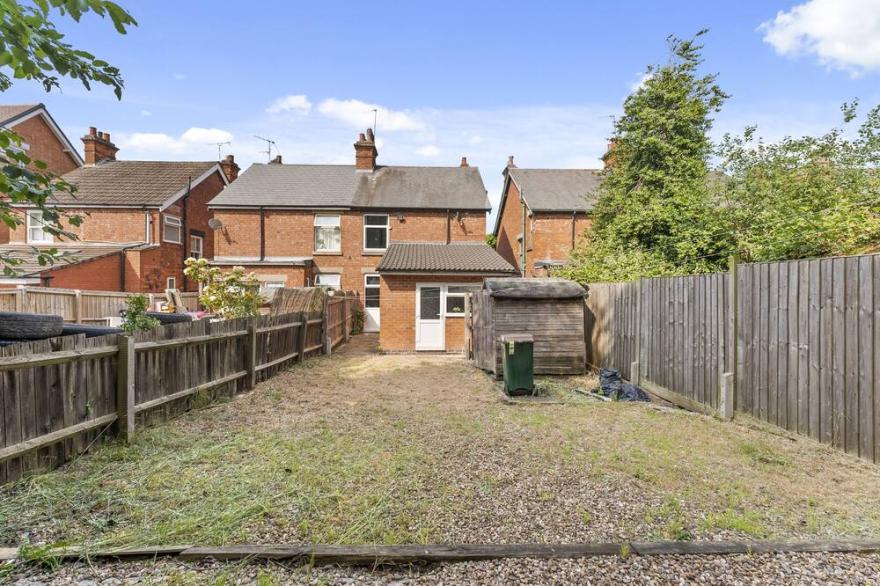Large Stylish Home - Close to The City - Garden