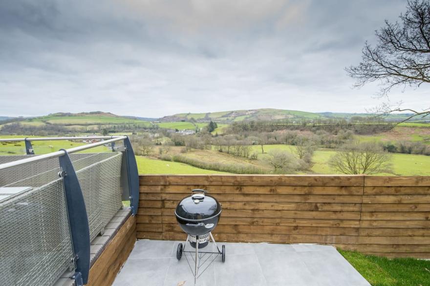 Tranquil house with hot tub BBQ and outstanding views suitable for wheelchair