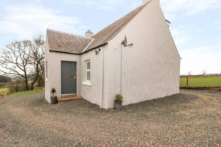 BIRDS NEST, family friendly, character holiday cottage in Jedburgh