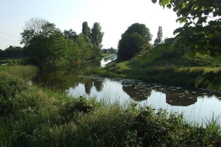 comfortable three bedroomed Cottage in Romney Marsh Britain with Wooden Deck