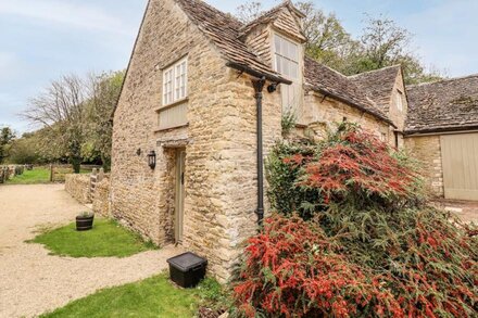 THE CLOCK TOWER, family friendly in South Cerney, Cotswolds