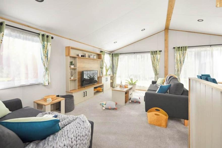 4 bedroom accommodation in Clarach Bay, Nr Aberystwyth