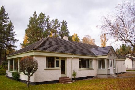 Dalnaglar - stylish holiday home on edge of woods