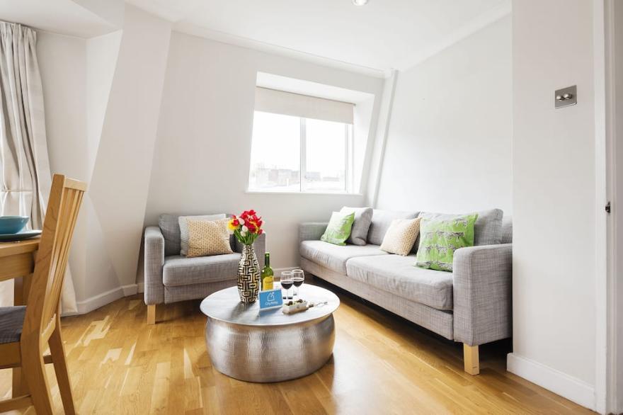 Gorgeous and bright one bedroom in trendy Chelsea