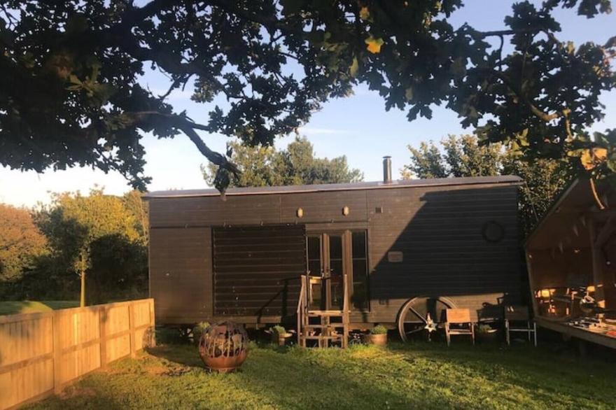 Unique Luxury 2 Level Rural Shepherds Hut Cabin