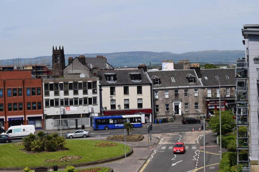 The Paisley Penthouse - Stunning Abbey View