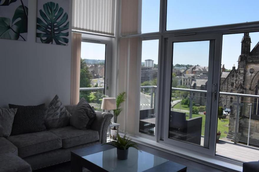 The Paisley Penthouse - Stunning Abbey View