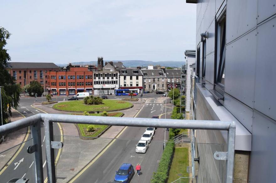 The Paisley Penthouse - Stunning Abbey View