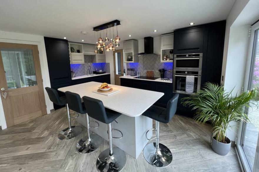 Luxurious Modern 2 Bedroom Bungalow Private Garden