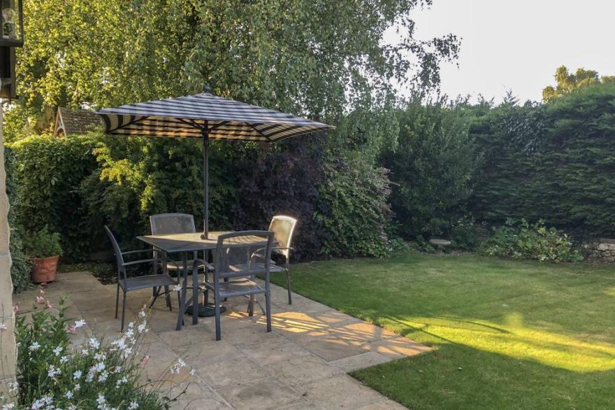 1A ERNESTON CRESCENT, Pet Friendly, With A Garden In Corsham