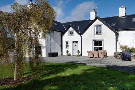 Tŷ Brithdir - Four Bedroom House, Sleeps 8