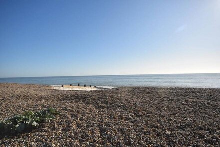 Marine Court,  Bognor Regis -  a flat that sleeps 4 guests  in 2 bedrooms